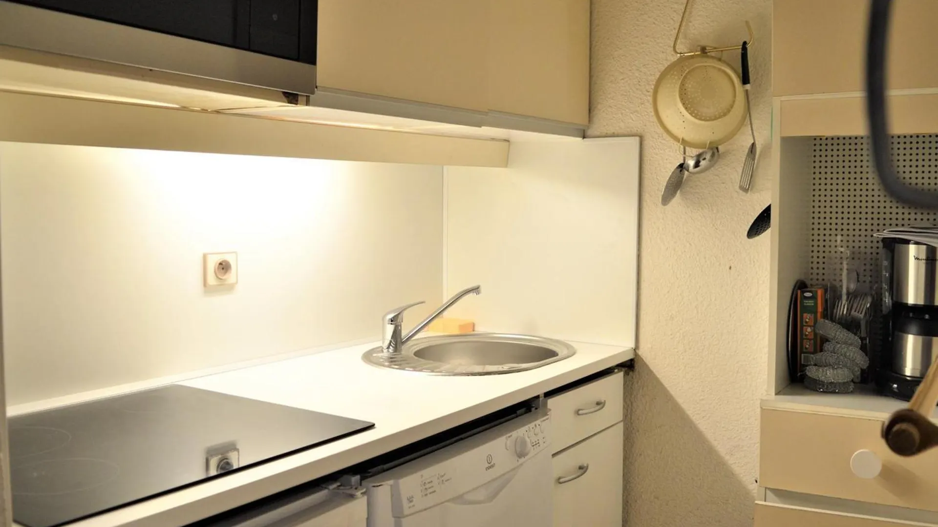 Appartement Avec Terrasse, Clim, Parking Prive - Cavalaire-Sur-Mer - Fr-1-226B-153 Apartment