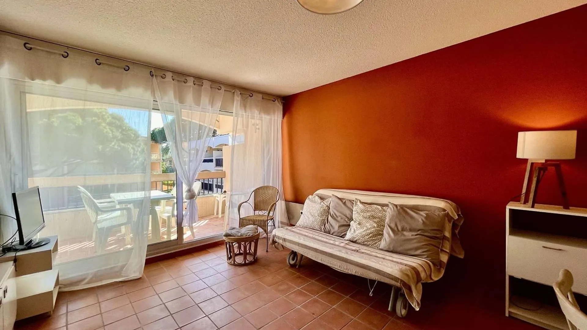Appartement Avec Terrasse, Clim, Parking Prive - Cavalaire-Sur-Mer - Fr-1-226B-153 France