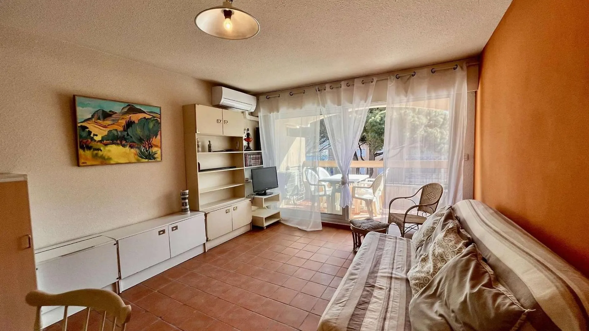 Appartement Avec Terrasse, Clim, Parking Prive - Cavalaire-Sur-Mer - Fr-1-226B-153 0*,  France