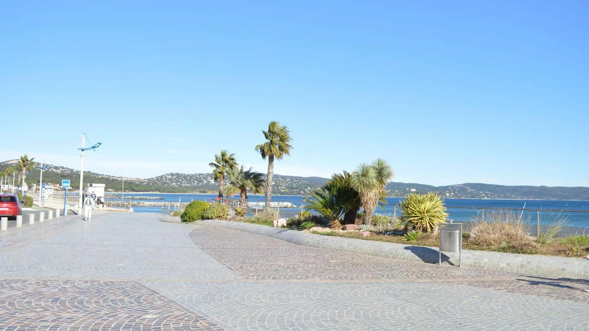 Appartement Avec Terrasse, Clim, Parking Prive - Cavalaire-Sur-Mer - Fr-1-226B-153 Apartment